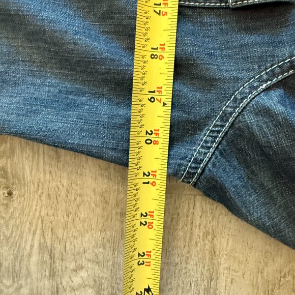 Ariat Women's Denim Snap Shirt (Fitted) - Picture 11 of 12